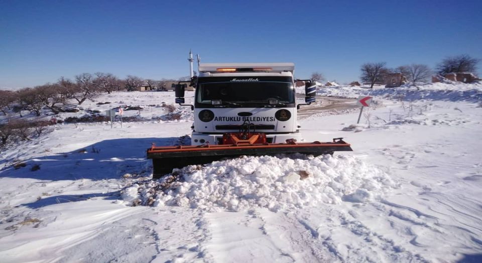 Mardin Artuklu yolları açık tutuyor