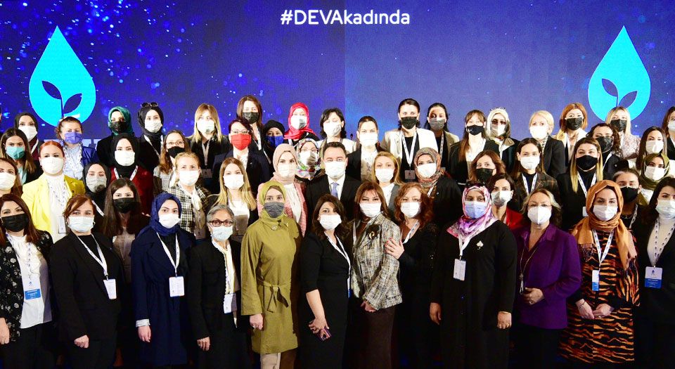 Babacan: "Siyasette kadınların uzlaşmacı yaklaşımına ihtiyaç var"