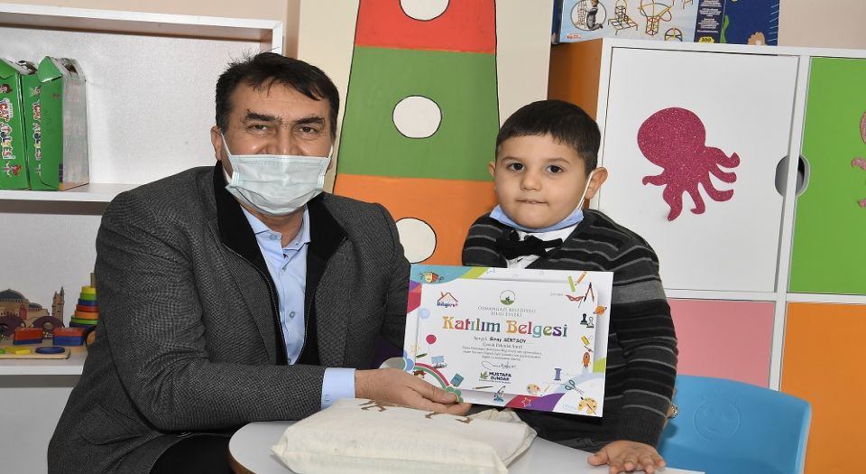 Bursa Osmangazi Bilgi Evi'nde karne heyecanı