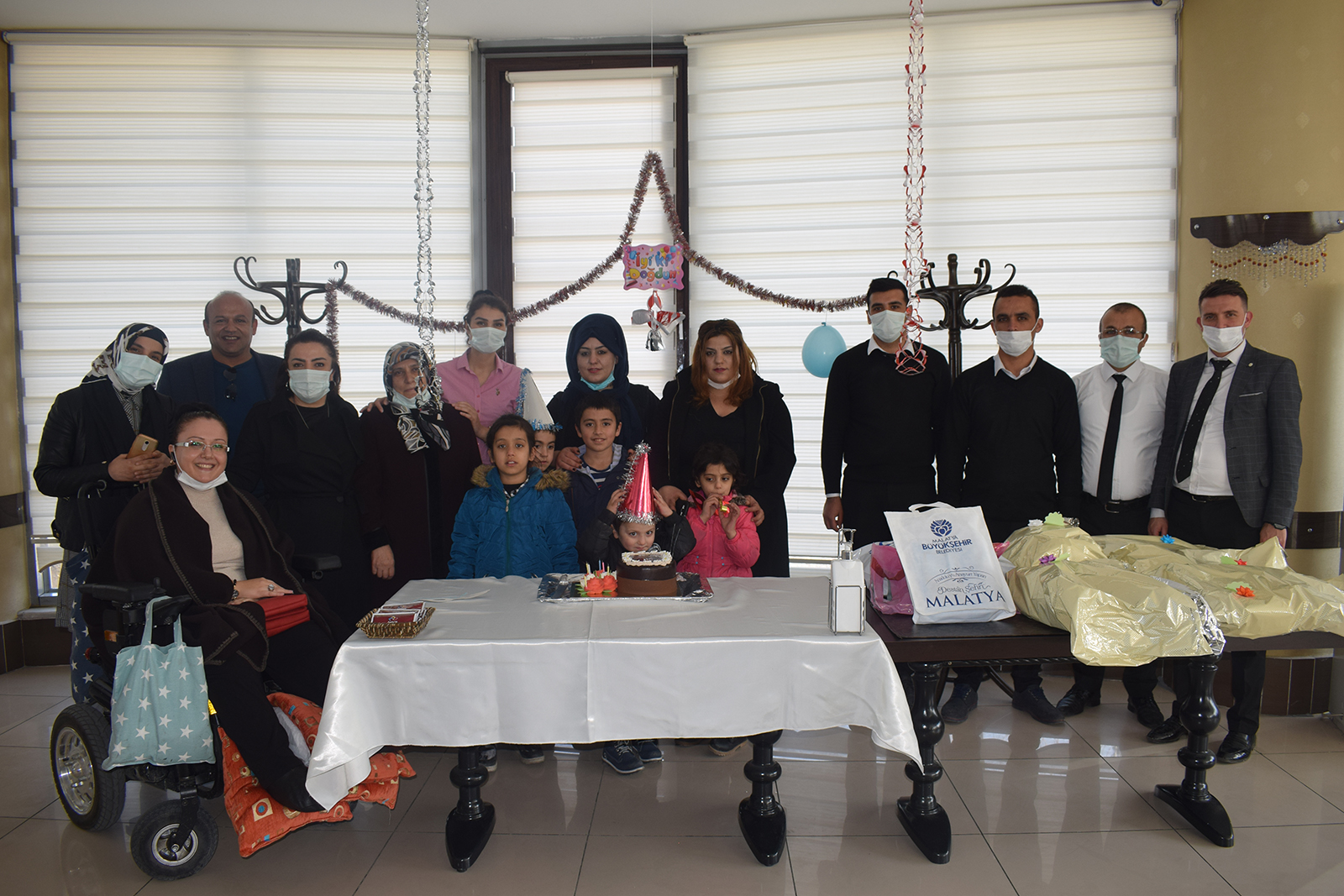 Malatya'da 5 kardeşe sürpriz doğum günü