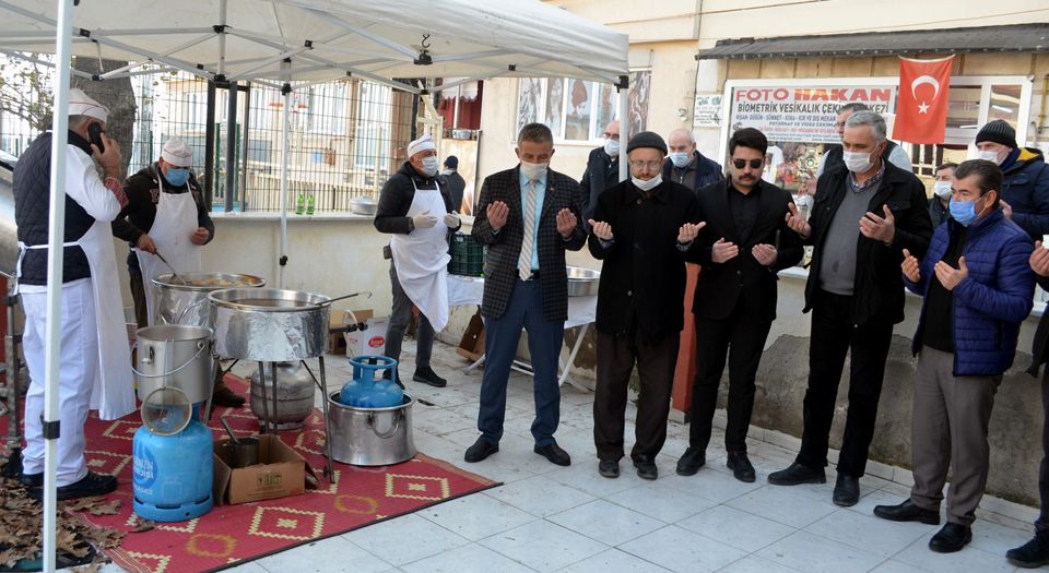 Merhum Esnaf Başkanı Usta'ya 40 lokması