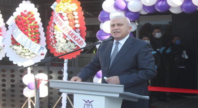 Efeler'in Kitap Kafe'si açıldı