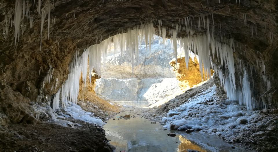Erzincan'da tarihi Taş Yol buz tuttu