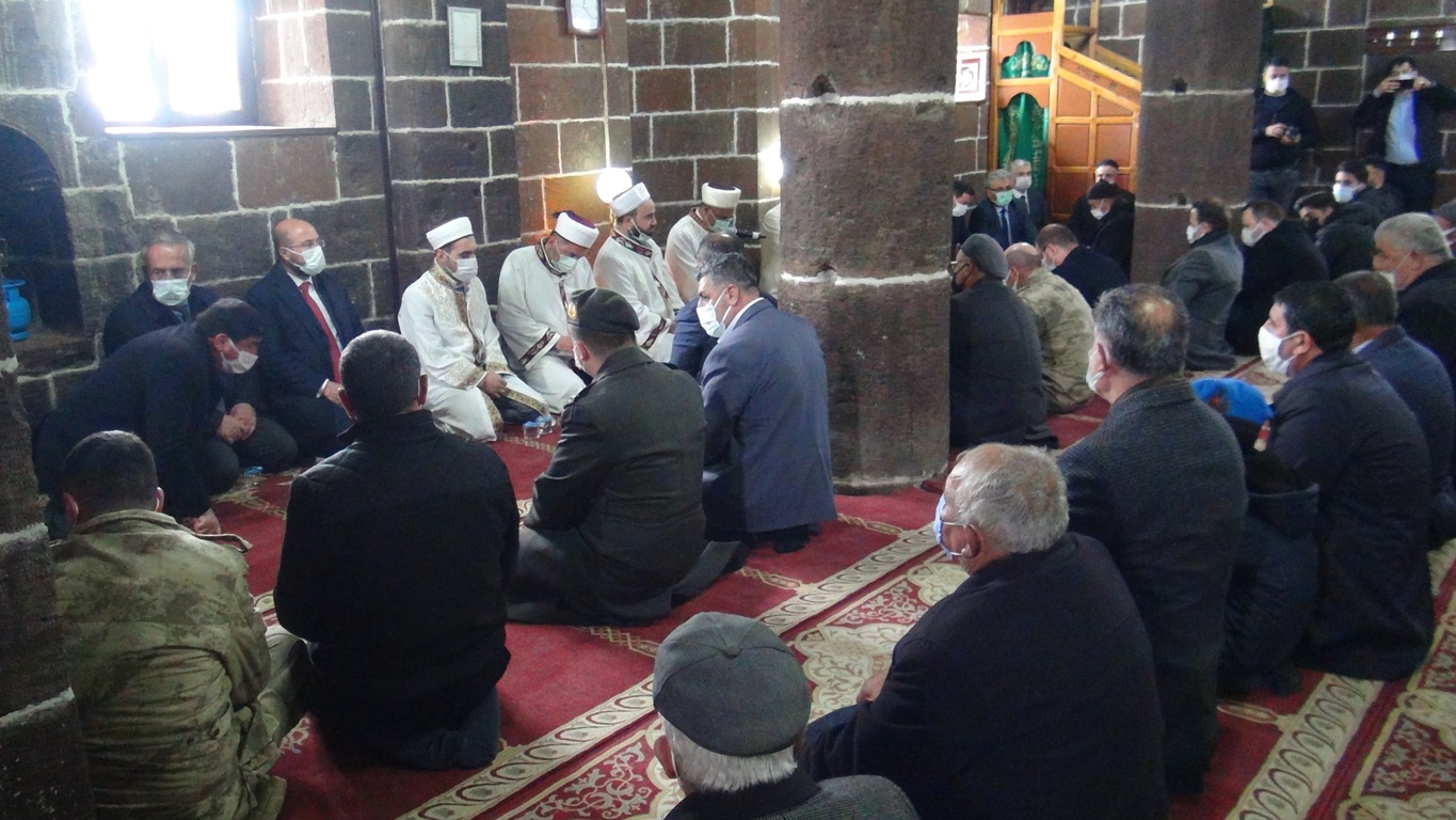 Bitlis'teki helikopter kazası şehitlerine mevlit okutuldu